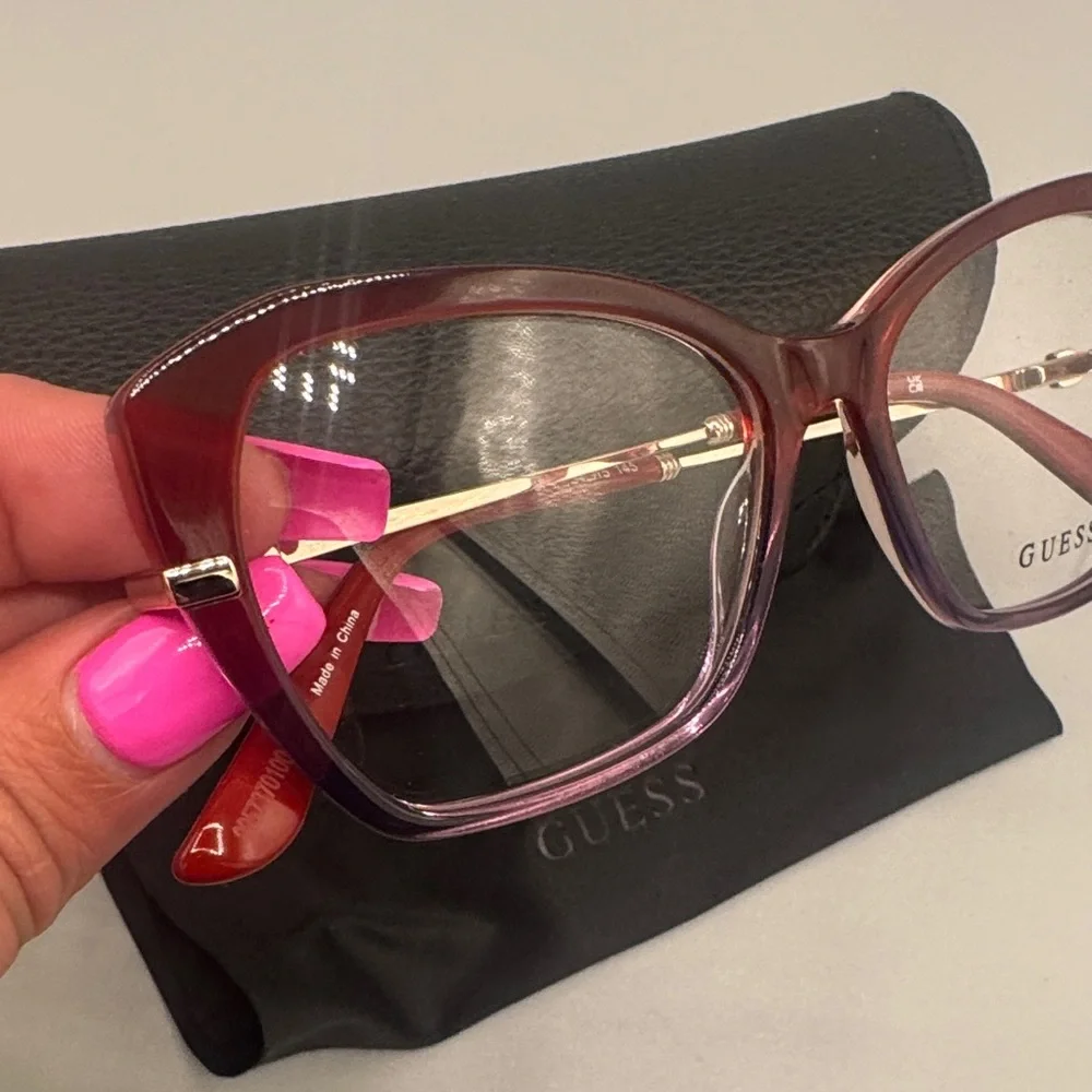 GUESS GU3018 D74 Women’s Cat‑Eye Optical Frames – Red Ombre – NEW with Case